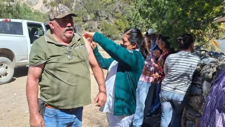 Llevan jornada de vacunación a pobladores de la Sierra Madre Oriental
