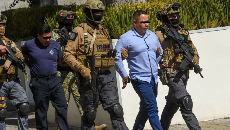 Operativo Enjambre suma 61 detenciones de funcionarios municipales en 15 meses