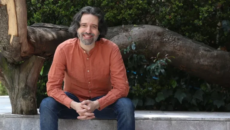 “El libro es un homenaje a las personas que cuidan a sus seres queridos”, dice Andrés Neuman