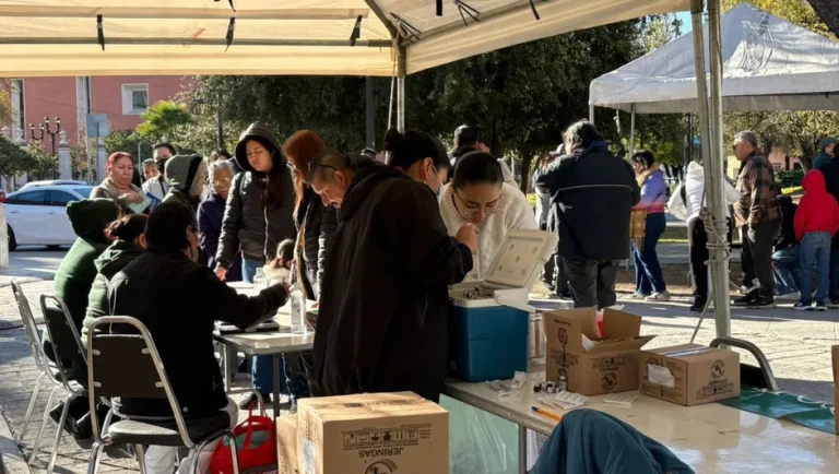 Instalan módulos de vacunación gratuitos en diferentes puntos de Nuevo León