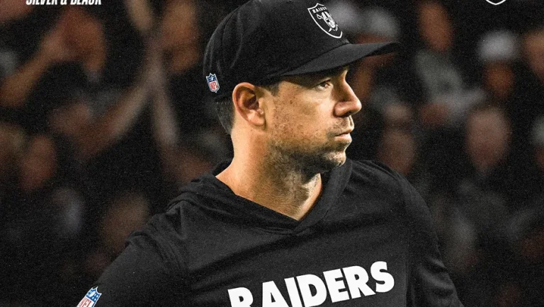 Klint Kubiak asume como head coach de Las Vegas Raiders