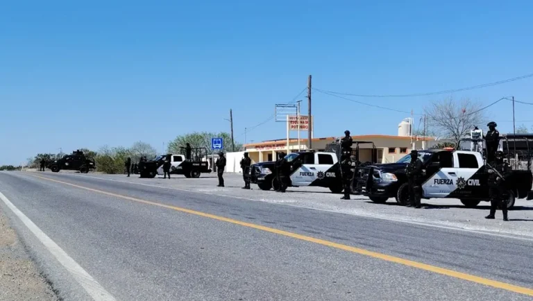 Fuerza Civil despliega operativo por bloqueos en la carretera Monterrey–Reynosa