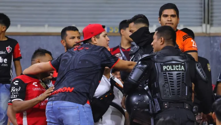 Violencia en estadios enciende alertas rumbo al Mundial en México