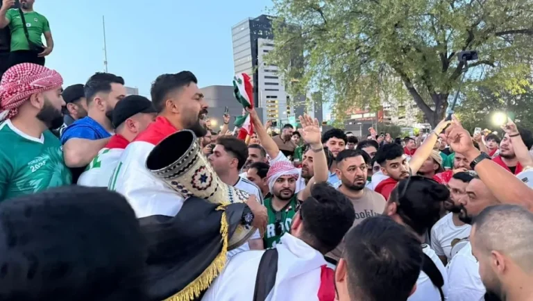 Afición de Irak toma el centro de Monterrey previo a la Final del repechaje