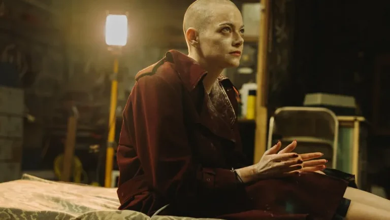 Bugonia, el filme de Yorgos Lanthimos que sacude la temporada de premios