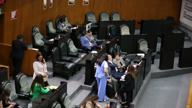 Congreso de NL aprueba nueva Ley de Educación; incluye restricciones a celulares