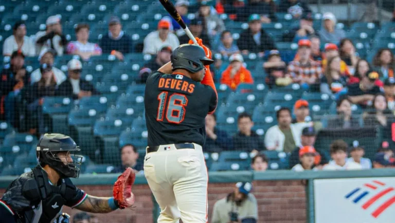 Giants vencen a Sultanes y aseguran la serie en Monterrey