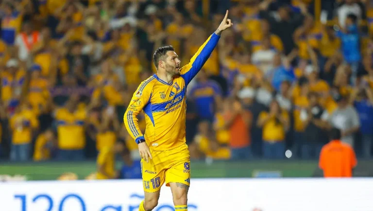 Gignac anota el gol de la victoria en el Clásico Regio