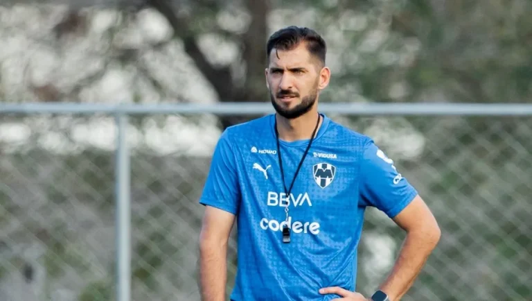 Nicolás Sánchez prueba su primer cuadro titular con Rayados