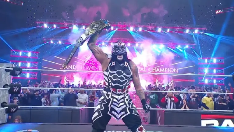 Penta vence a Dominik Mysterio y se convierte en campeón Intercontinental de la WWE