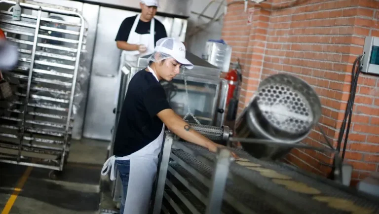 Caintra Nuevo León prepara programa de créditos para pymes