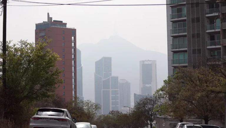 Continúan fallas en estaciones que miden la calidad del aire en Nuevo León