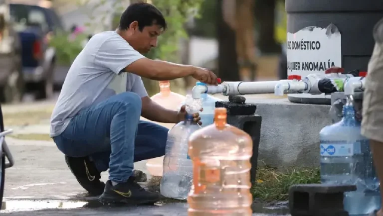Más de 40 colonias se quedan sin luz ni agua en el Área Metropolitana de Monterrey