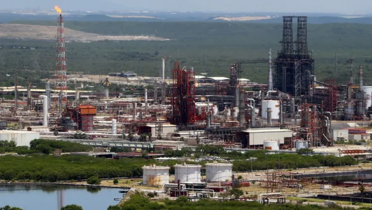 Municipio de Cadereyta exigirá a Pemex informar sobre emisiones contaminantes