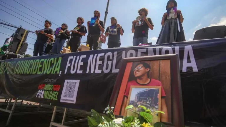 Realizan ‘anticoncierto’ para exigir justicia por víctimas del Axe Ceremonia