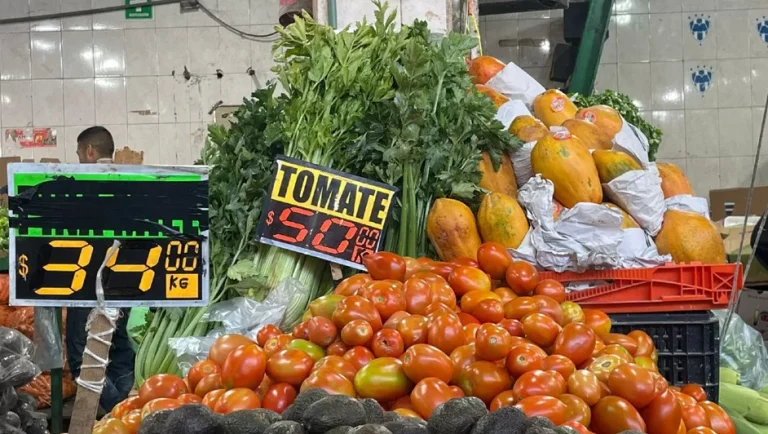 Suben precios de la canasta básica en Monterrey; tomate y chile lideran alzas