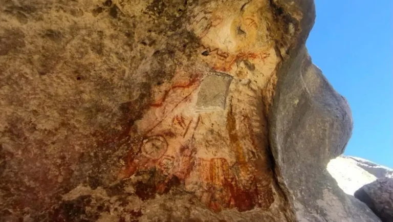 Restauradoras del INAH atienden afectaciones a pinturas rupestres en Coahuila