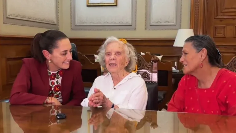 Sheinbaum se reúne con Elena Poniatowska y Jesusa Rodríguez en Palacio Nacional