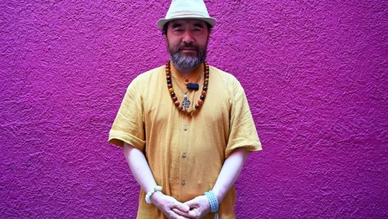 “La literatura es el puente hacia el prójimo”: Xue Mo, reconocido cuentista y poeta