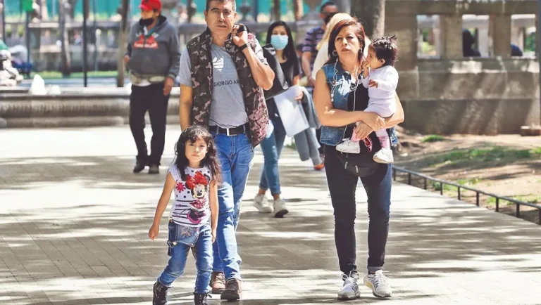 Aportación económica de las madres supera al comercio y la manufactura