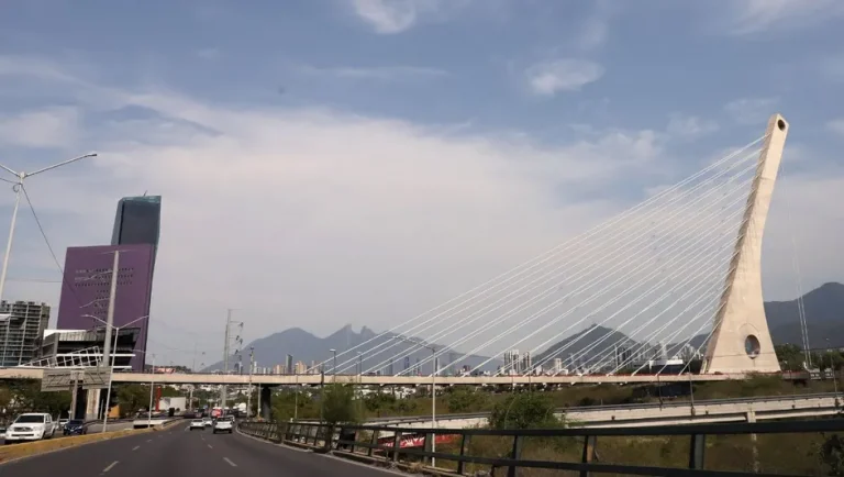 San Pedro iluminará calzadas y el Puente Atirantado con luminarias inteligentes