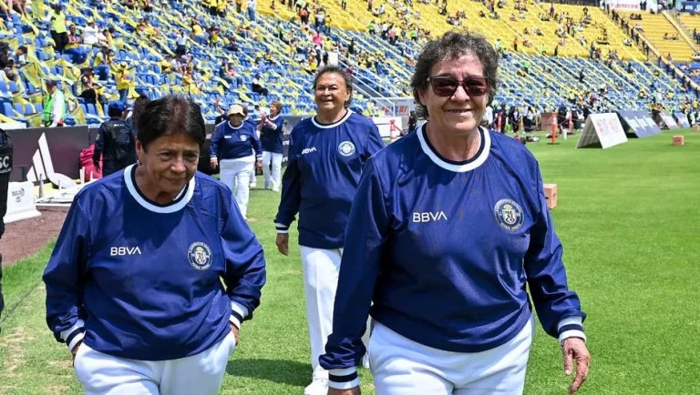 Reconocen a jugadoras de la Selección Femenil 1971 en la Final América-Rayadas