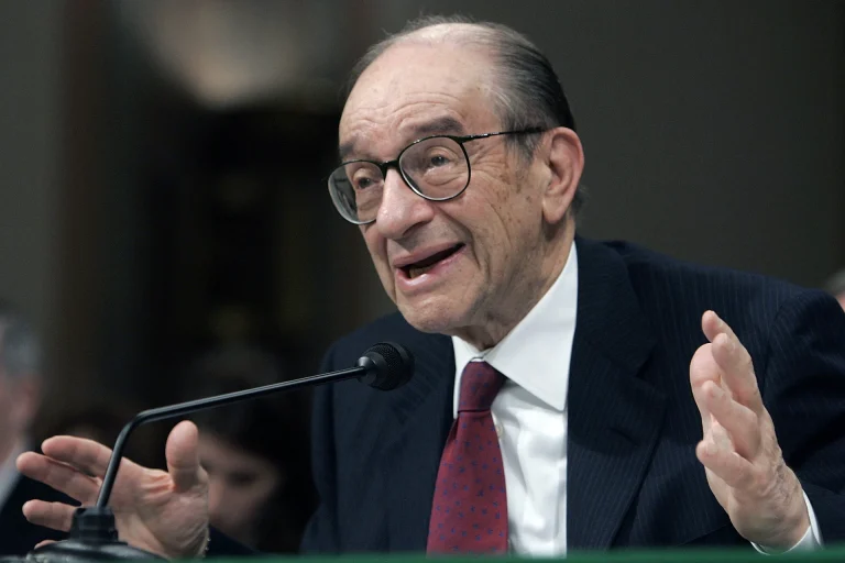 ¿Quién fue Alan Greenspan, el economista que marcó dos décadas de la economía estadounidense?