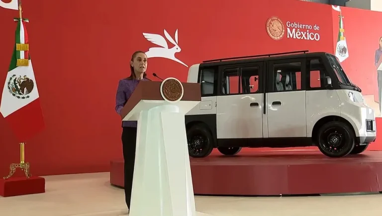 Presenta Sheinbaum Olinia, el primer vehículo eléctrico desarrollado en México