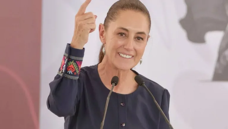 Sheinbaum es recibida por connacionales en EU previo a la final del Mundial 2026