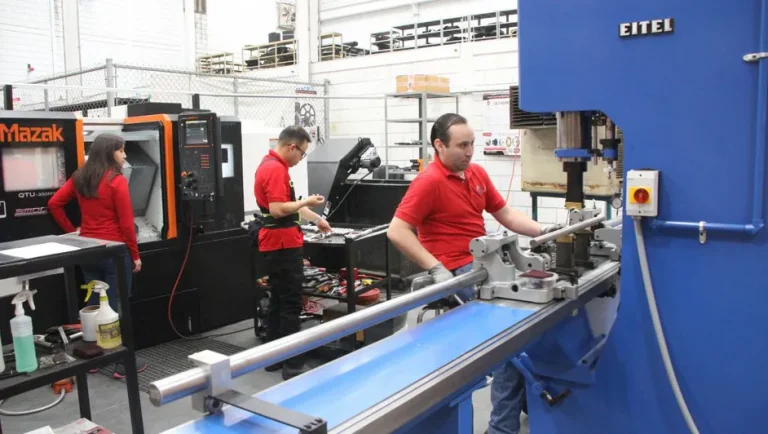 Industria manufacturera es la que genera más fuentes de empleo formal en NL