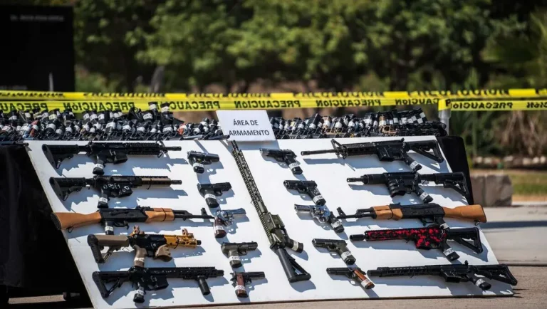 Desde República Checa al CJNG: el historial de Europa del Este en el tráfico de armas