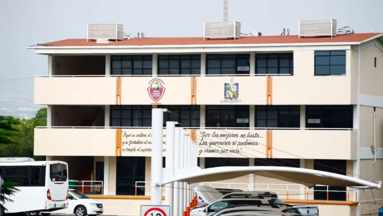 Preparatorias militarizadas de NL cambiarán a modelo ciudadano el próximo ciclo escolar