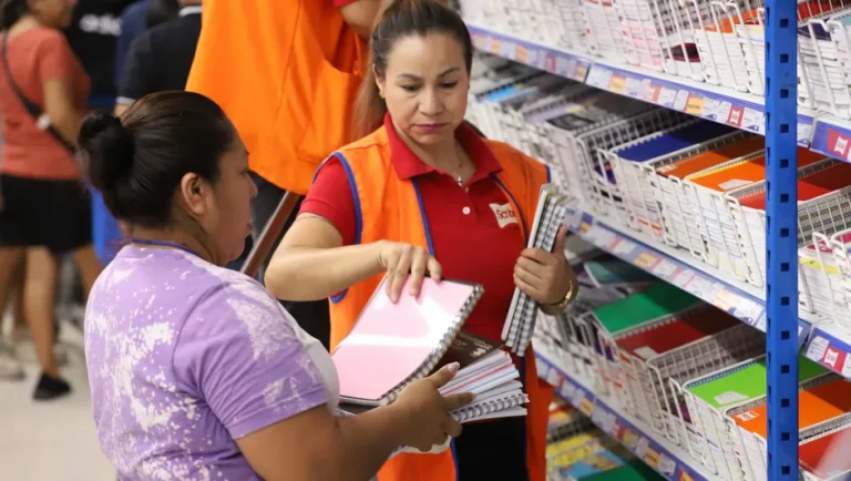 Familias de NL gastarán más de 6 mil pesos por alumno en regreso a clases, estima Canaco