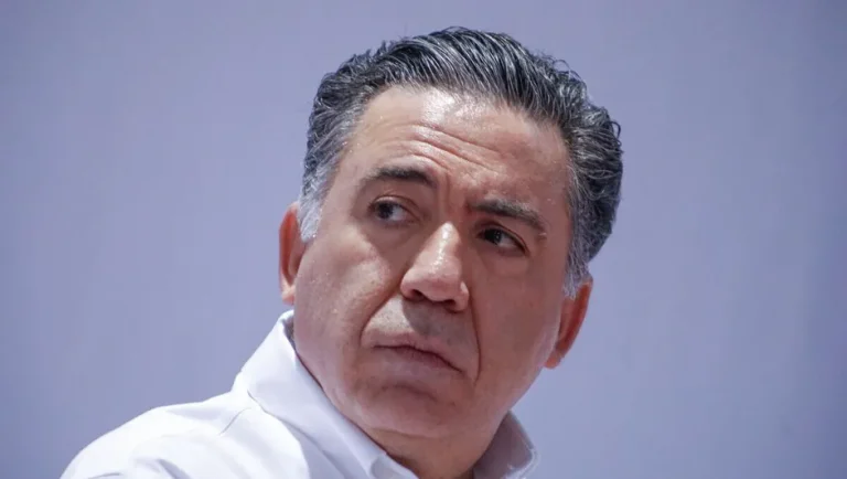 Enrique Inzunza deja la bancada de Morena y se declara senador independiente