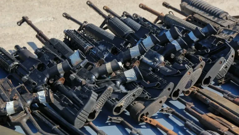 Presuntos operadores del CJNG buscaban armas y precursores en Europa; cuatro fueron detenidos