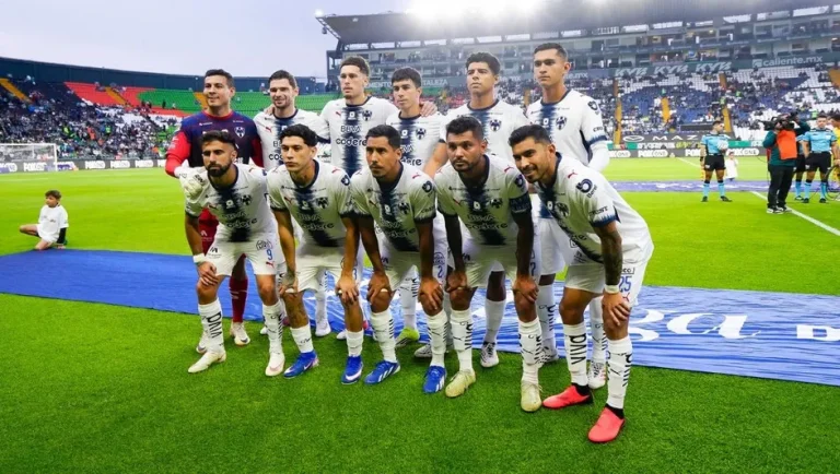 Rayados retrasa viaje a Chicago por falla en avión charter