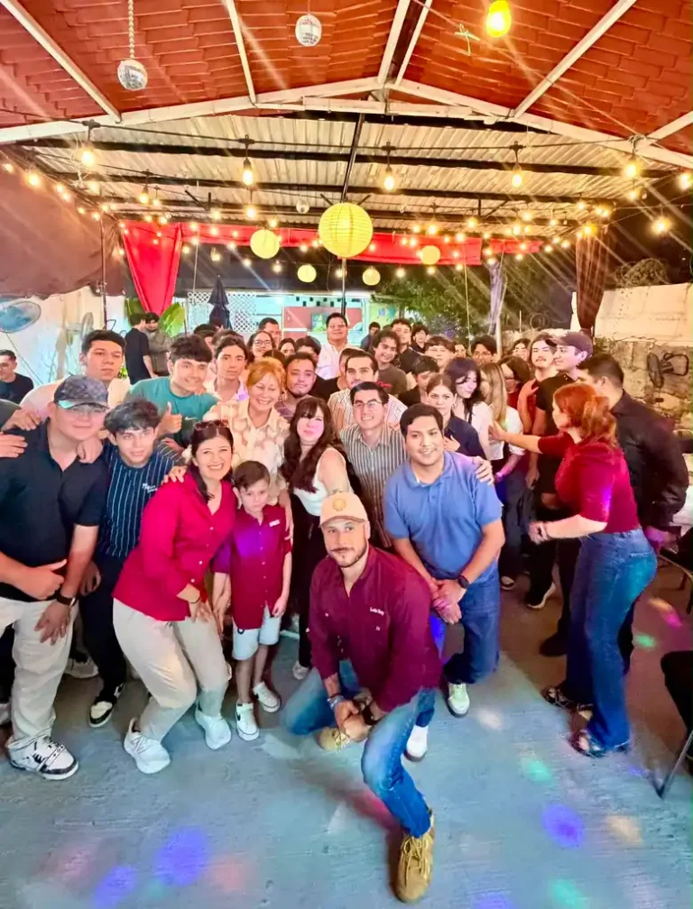 Tatiana Clouthier conversa con jóvenes sobre el futuro de Nuevo León