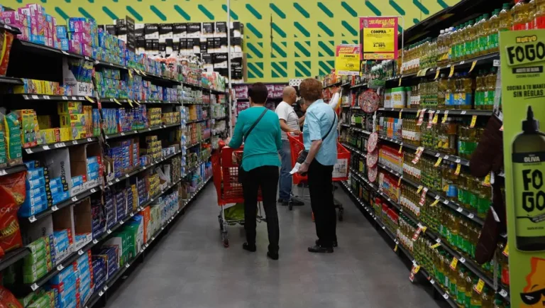 Empresas buscan sustituir etiquetas físicas por códigos QR; estiman ahorro de 28 mil mdp