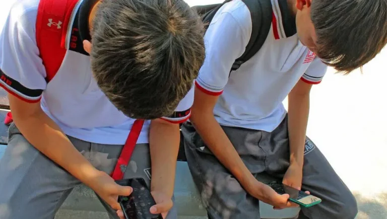Celulares en escuelas: 16 estados ya tienen restricciones y cinco analizan iniciativas