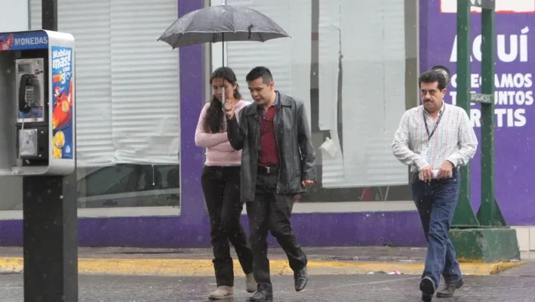 Altas temperaturas y lluvias continúan en Monterrey este domingo