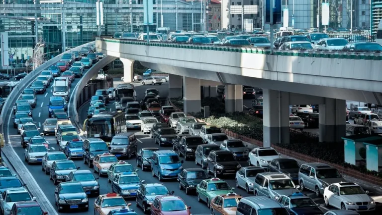 México registra octava cifra más alta de muertes prematuras asociadas a contaminación vehicular