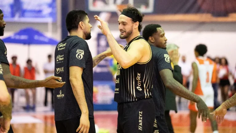 Fuerza Regia vence a Correcaminos y se lleva el primero de la serie