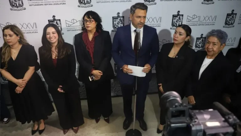 Tomás Montoya asume bancada de Morena y promete estar “del lado de la gente”