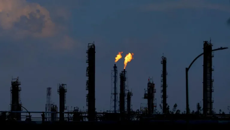 Continúa contaminación de refinería en Cadereyta pese a inversiones y críticas