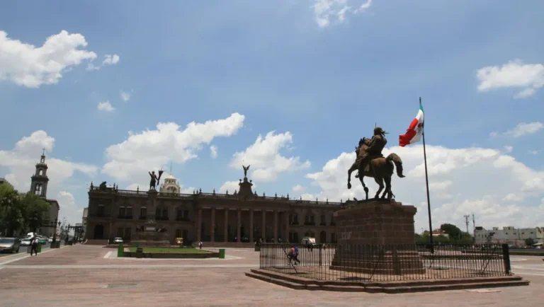 Monterrey alcanzará hasta 37 grados; frente frío podría traer lluvias y bajar la temperatura