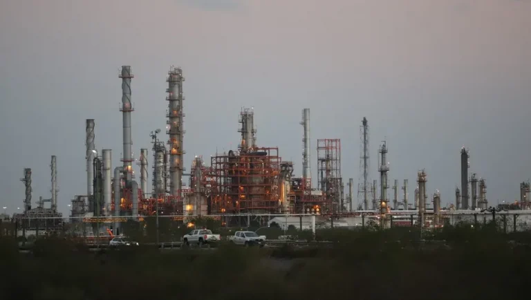 ASEA inspecciona refinería de Cadereyta tras reportes de malos olores en Monterrey