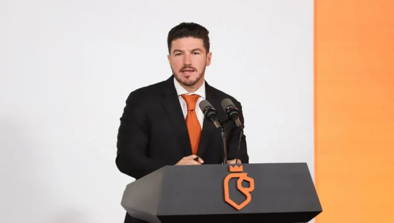 Samuel García presenta iniciativa para derogar Pase Turístico en NL