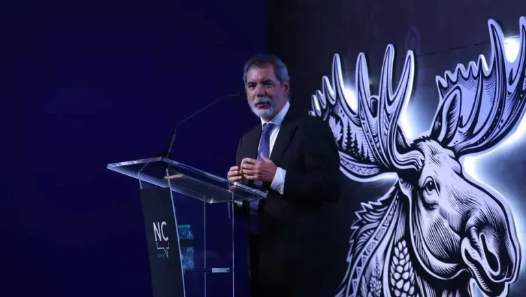 Hacienda prevé crecimiento y defiende estabilidad económica de México ante empresarios