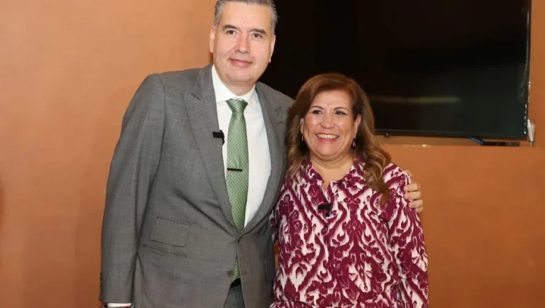 Aspirantes de Morena cierran filas con Clara Luz Flores tras proceso interno
