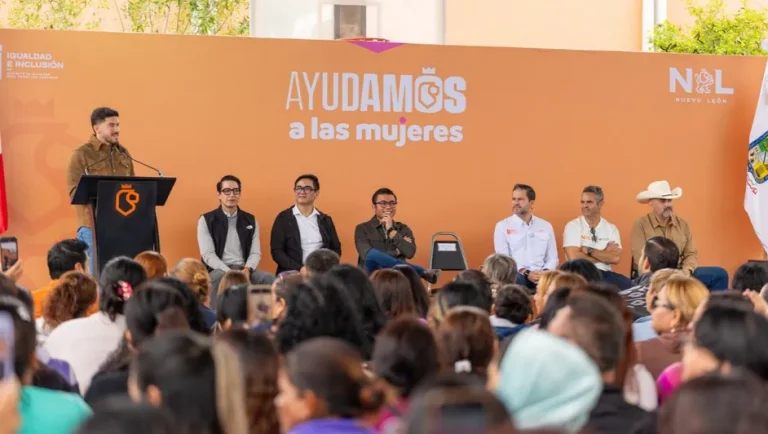 Gobierno de NL amplía apoyo de transporte gratuito para mujeres
